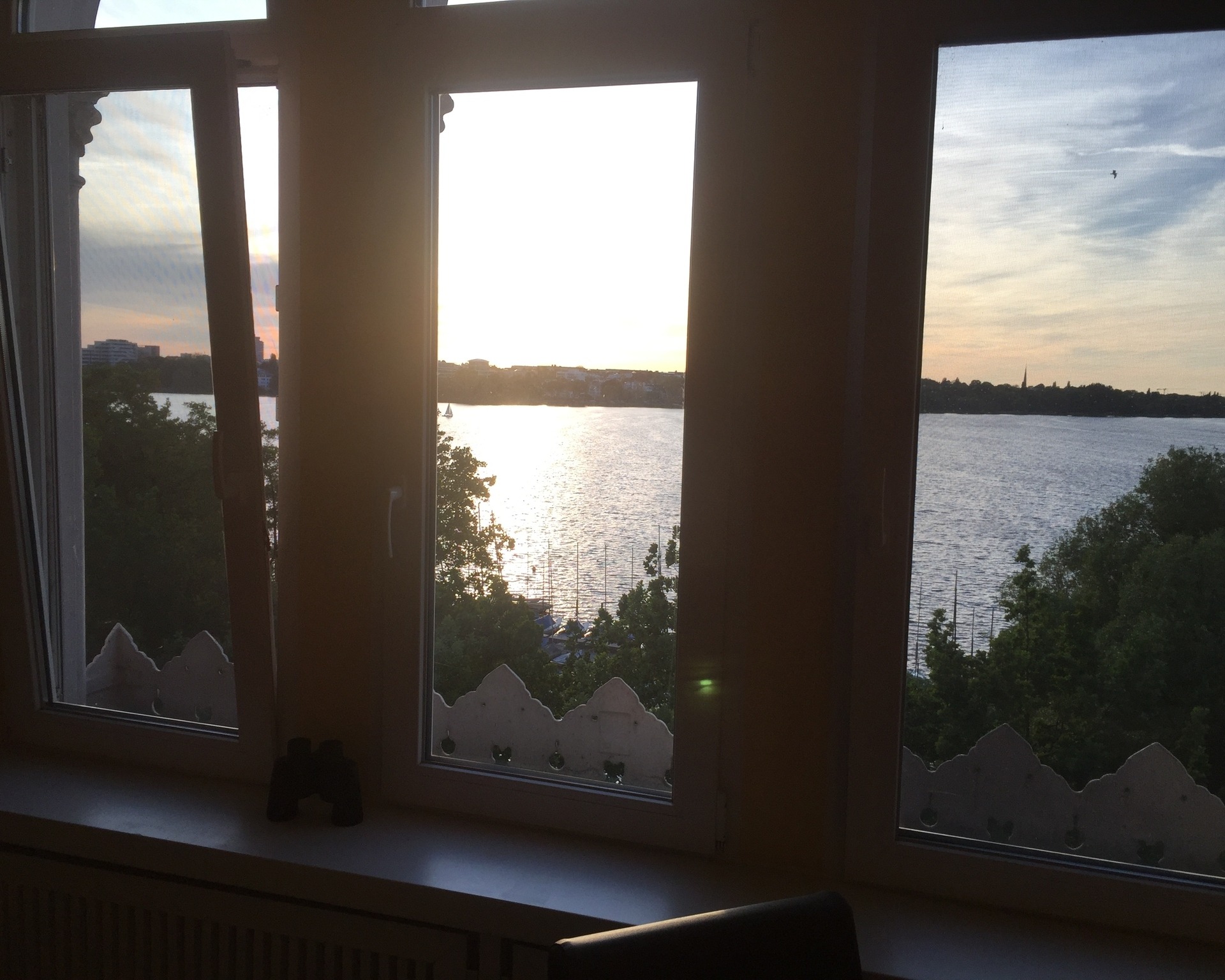 Ausblick aus dem Hotelzimmer im relexa hotel Bellevue in Hamburg auf die Alster! Zimmerausblick vom relexa hotel Bellevue Hamburg